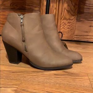 Like new tan booties